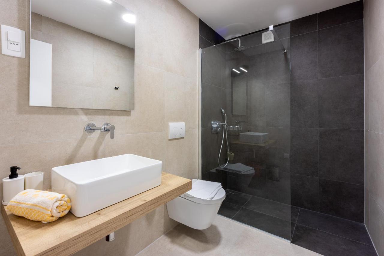 Luxury Apartments Lovorka 1 & 2**** Selce Exterior foto